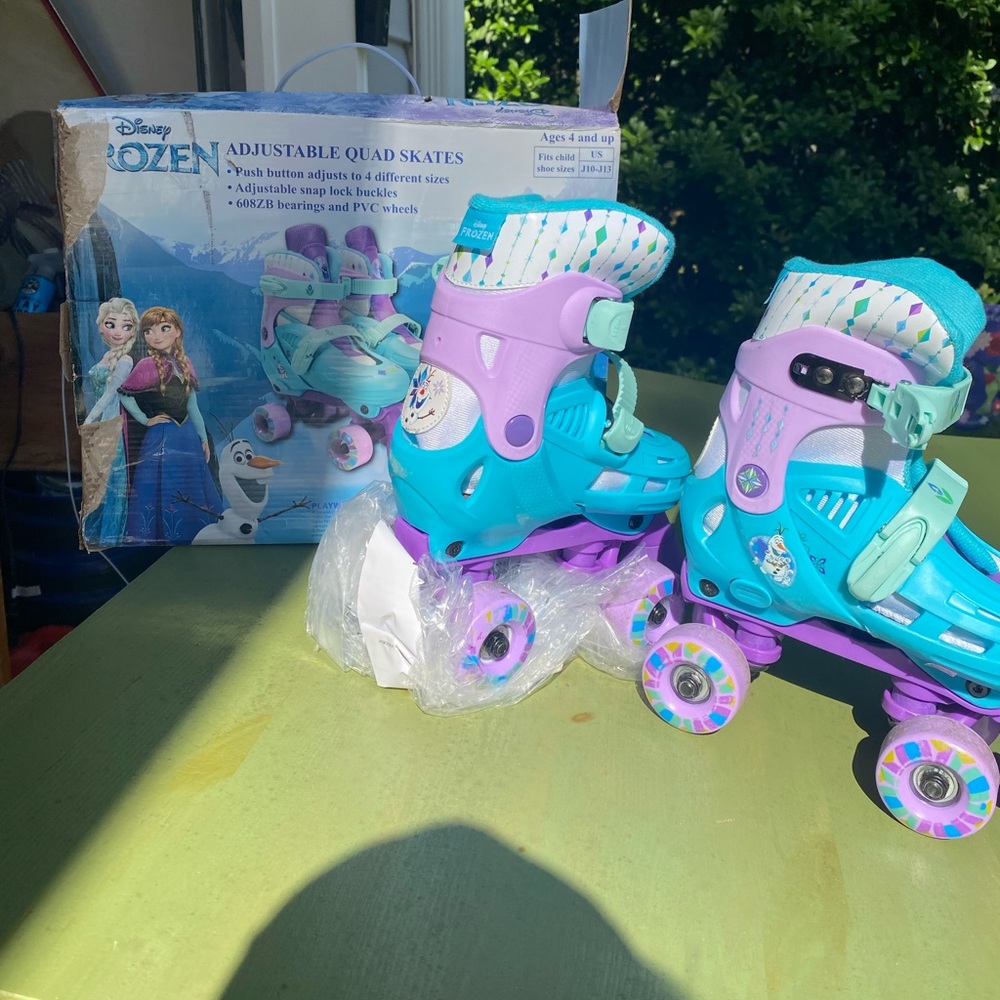 NWT Disneys Frozen adjustable quad skates. Size kids age four up